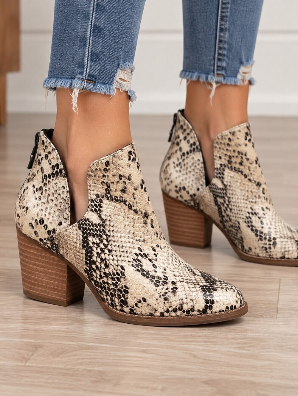 Blondo Neda Waterproof Ankle Boot Beige Snake Print Size 7